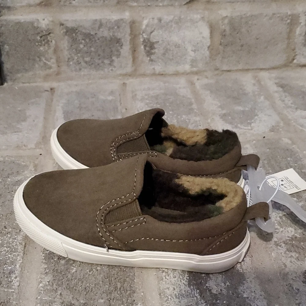Old Navy Shoes lined sherpa size 6 toddler